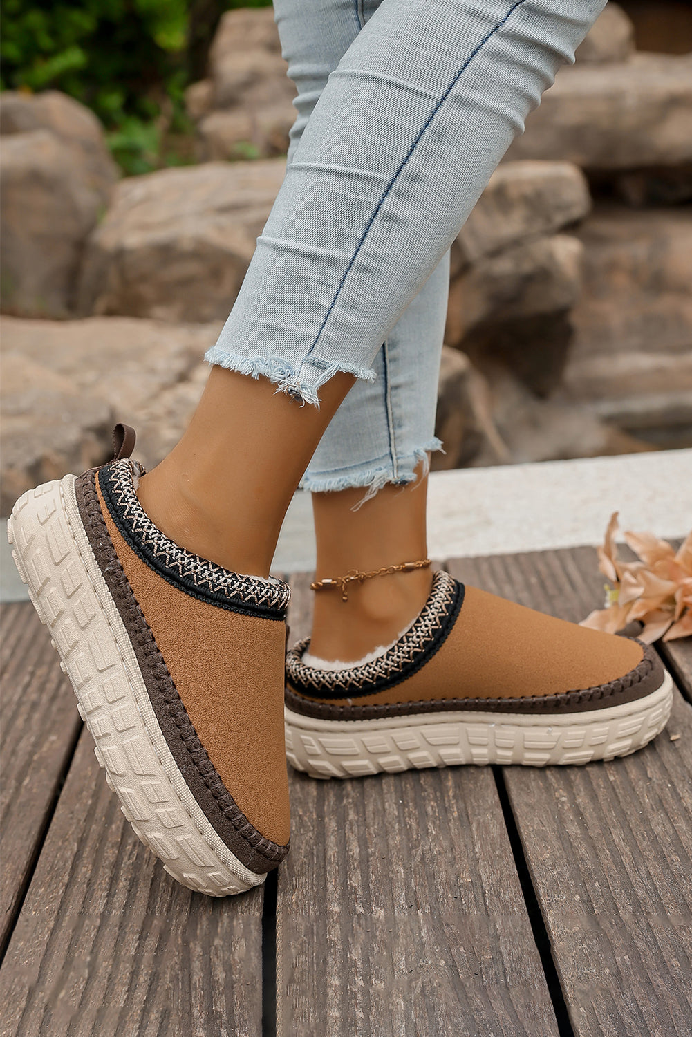 White Contrast Stitch Detail Plush Winter Clog Slippers