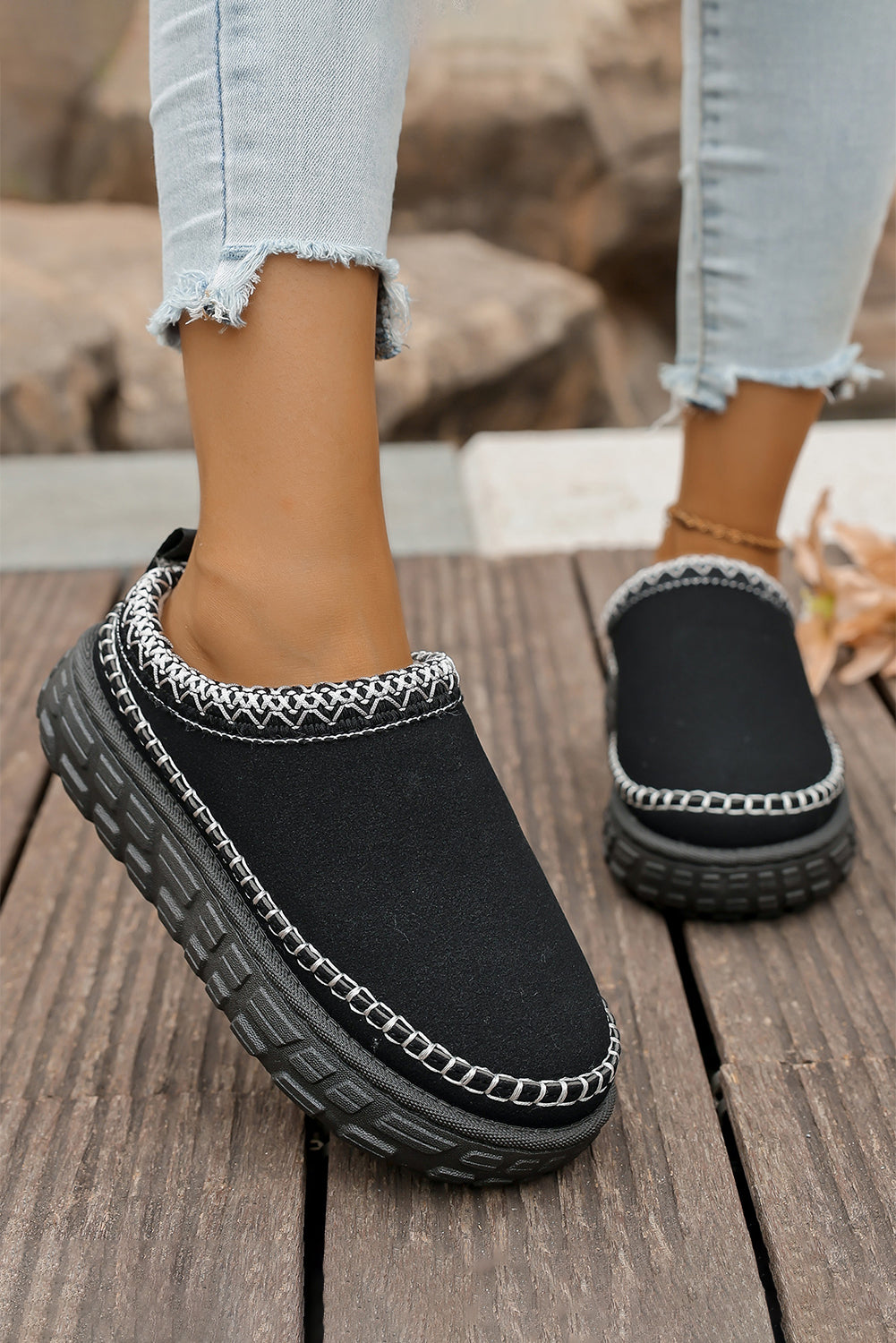 White Contrast Stitch Detail Plush Winter Clog Slippers