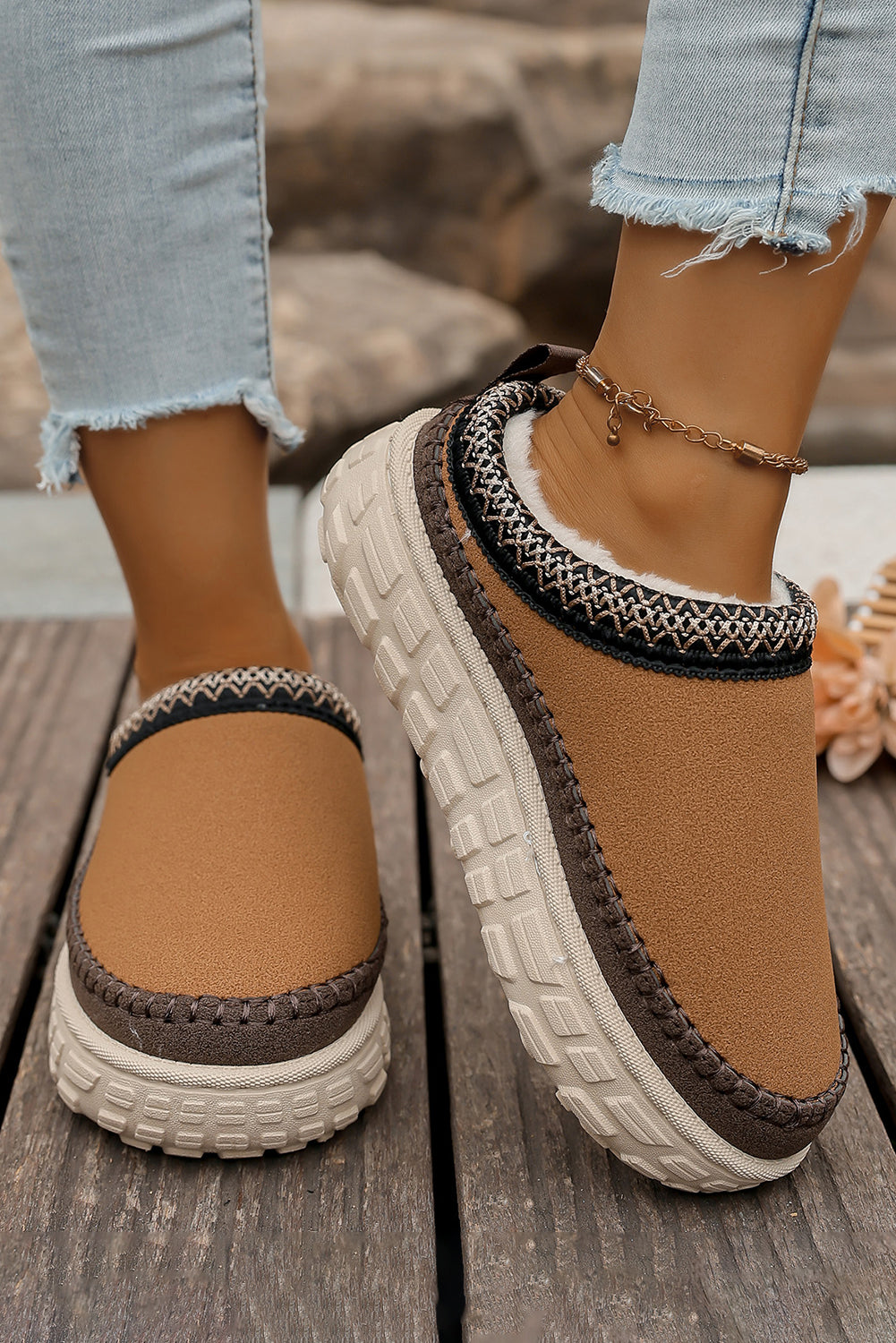 White Contrast Stitch Detail Plush Winter Clog Slippers