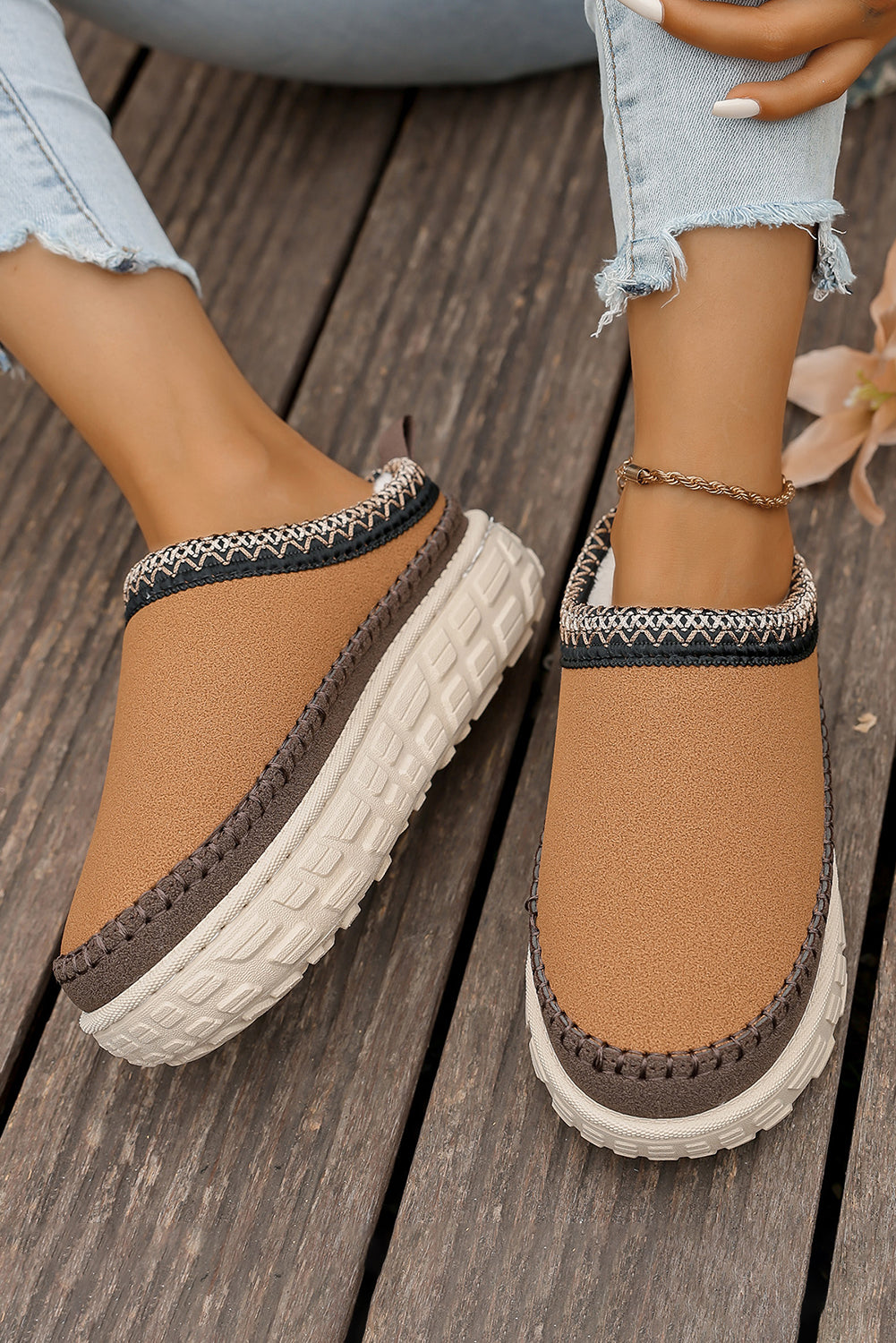 White Contrast Stitch Detail Plush Winter Clog Slippers